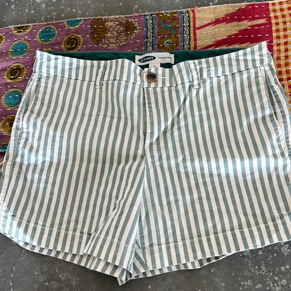 Old Navy Pants - Old Navy Shorts size 12. EUC❤️❤️❤️